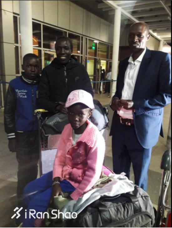 基普拉加特一家从波士顿归乡