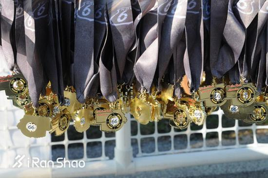 妈妈路跑马拉松奖牌