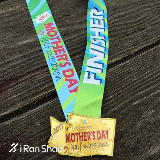 母亲节半程马拉松奖牌