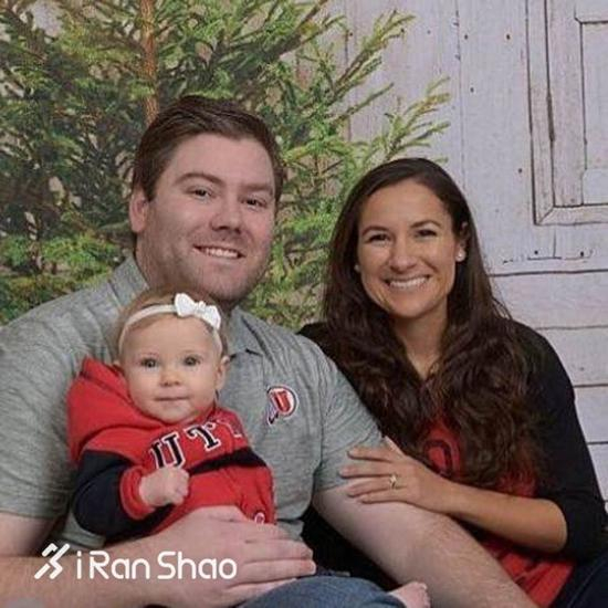 杨一家，丈夫Jeff Young