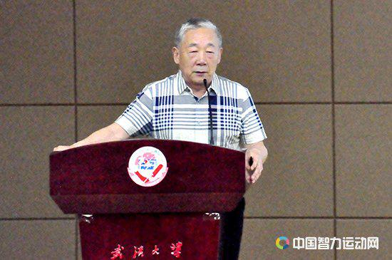 中国桥牌协会副主席、中国桥牌普及推广大使周坚卫演讲