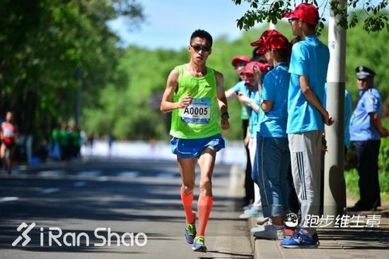 “我不希望一次就突破自己，希望顺顺溜溜地下来，给自己留点余地。我从三亚到秦皇岛，每次都有提高，但每一次都没有尽力。”