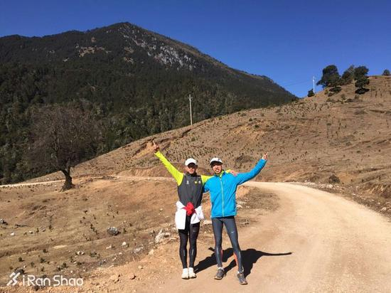 下午是强度课，为前一天刚到南京的好友任耀带跑8个300米，按400米65秒的节奏。