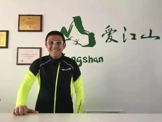 　　爱江山越野跑创始人创始人 王焱