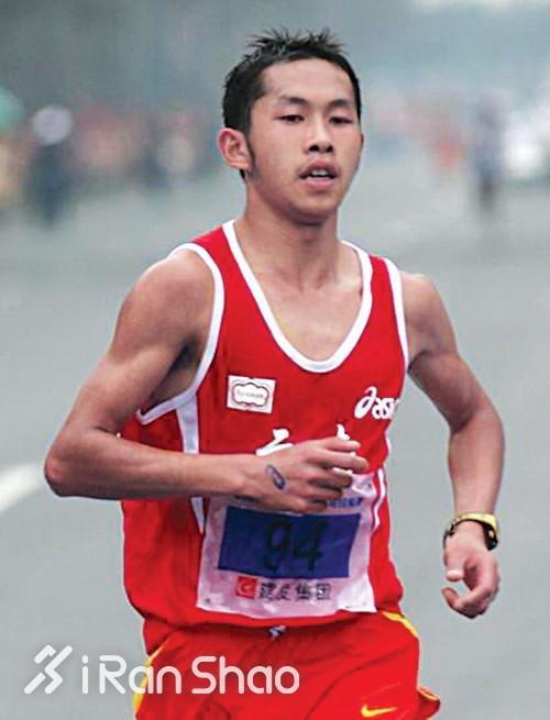 张国伟惋惜地说。据他透露，邓海洋退役后去了工商局。