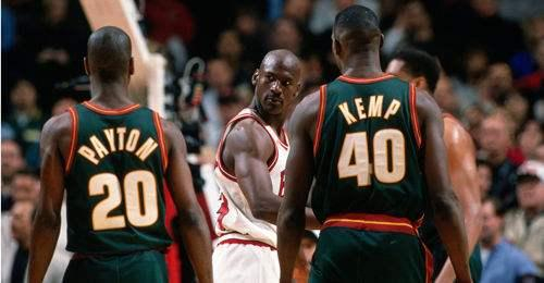 当年佩顿和坎普的工资都没乔丹高。