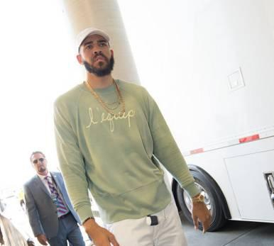 气质都不一样了，现在更多的自信