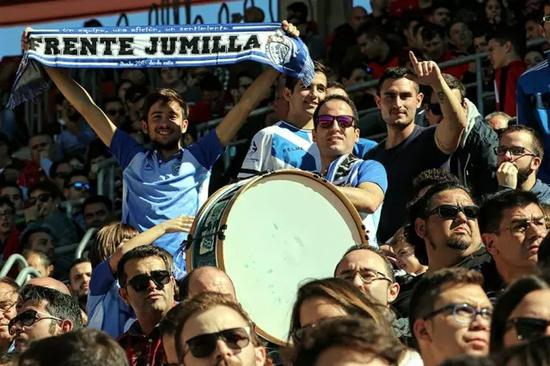 ▵胡米莉亚球迷