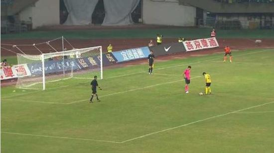 双方点球大战前。