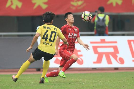 武磊算是在比赛中发挥最正常的一个。