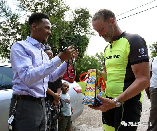 ‘扑通。。。扑通。。。扑通。。。。’