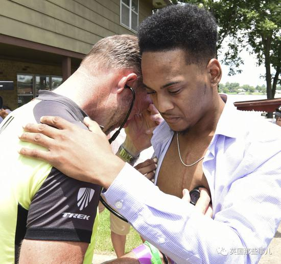 为了让Bill能时刻听到女儿的心跳，