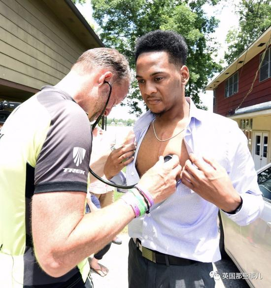 到最后，他俩都流泪了。。。。。