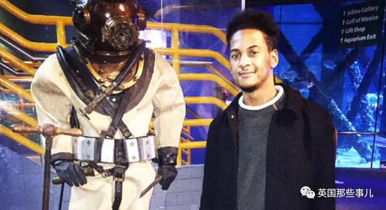 医生告诉他，因为病毒感染，导致心脏病发作，现在的心脏已经衰竭，必须要找一个新的心脏才能活下去。。。。