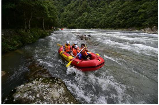 1.5公里四人橡皮艇竞速激情四射&nbsp;