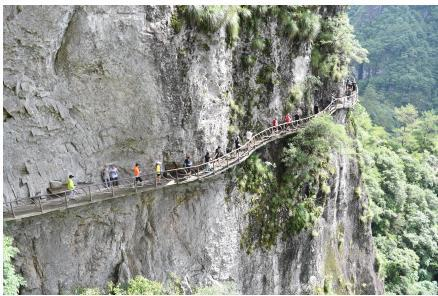 8公里悬崖登山赛现场&nbsp;