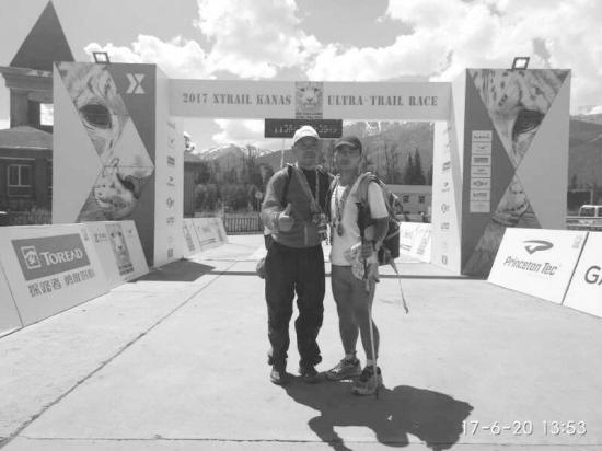 抵达终点后的文叔与龙平