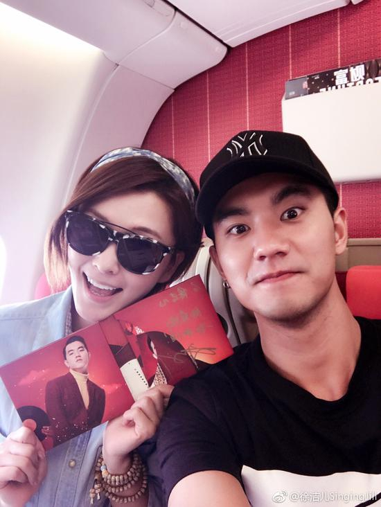 一见于湉就得到签名唱片见面礼一张！超贴心的大男孩！