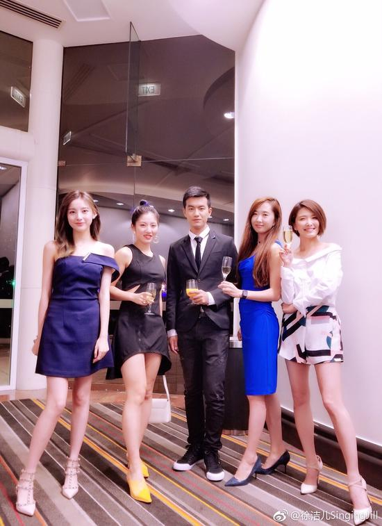 跑者们也是有优雅的时候！我们是黄金五美！ 话说于湉你的艳福不浅呀……