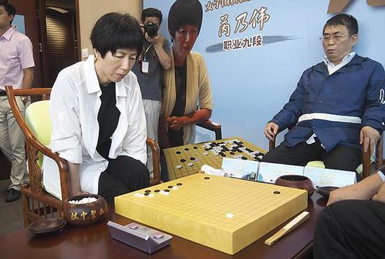 芮乃伟对阵聂卫平。视觉中国 资料