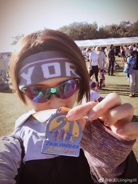 奖牌入手，开心来张特写！