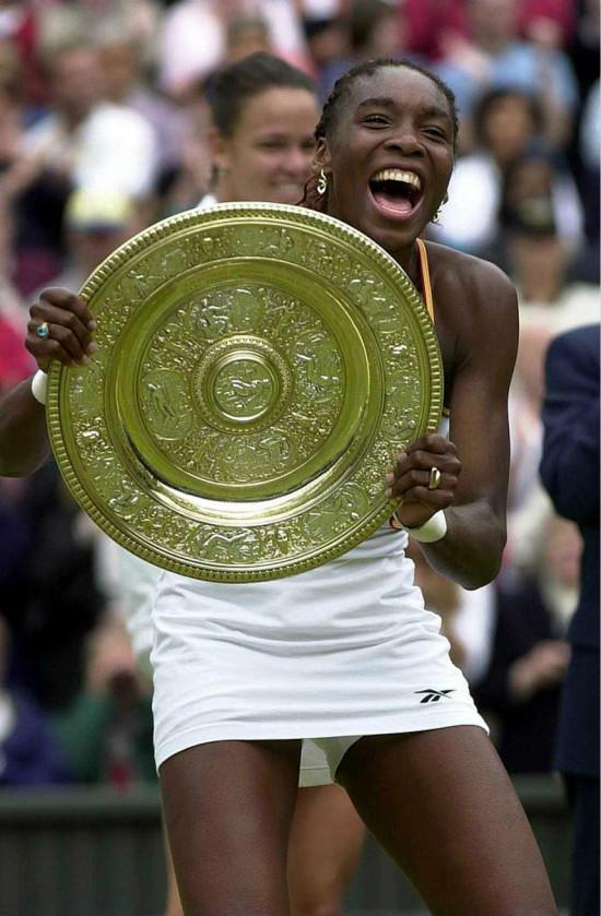 2000年大威捧得玫瑰露水盘（图片来源： Getty Images）