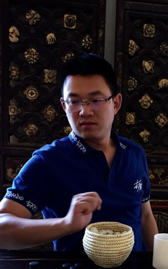 丁伟九段与棋友展开让子棋互动交流