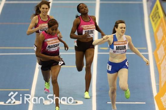 左脚应力骨折伤愈不久的她，7月初又在瑞士洛桑跑出1：58.69的800米PB。