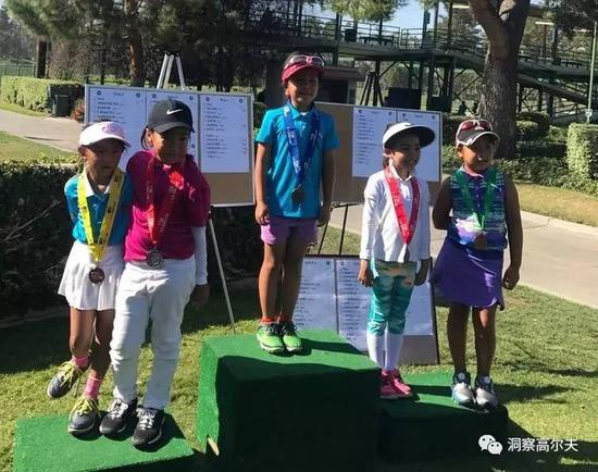 年仅6岁的刘宇婕已经多次在比赛中夺冠，展现出极强的高尔夫运动天赋