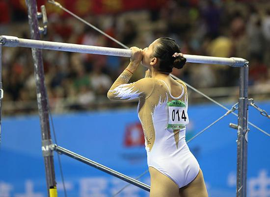 2013年9月7日，全运会何可欣只获得第5名。这是她退役前的最后一战，比赛结束后她再次走上赛场，亲吻高低杠。&nbsp;