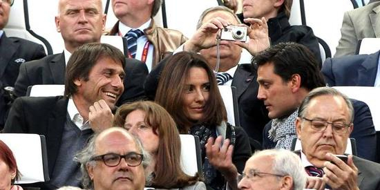 蒙特拉和孔蒂夫妇在贵宾席上。