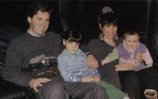 和路易桑有俩孩子。