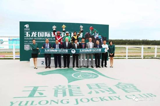 本场比赛颁奖嘉宾为库摩爱尔兰（卡斯特黑德/格兰治种马房）经理：乔·赫瑙