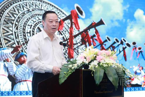 贵州省旅游发展委员会主任李三旗在会上发言