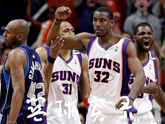 然而不同于乔丹和小斯，科比“换号”其实非常突然。