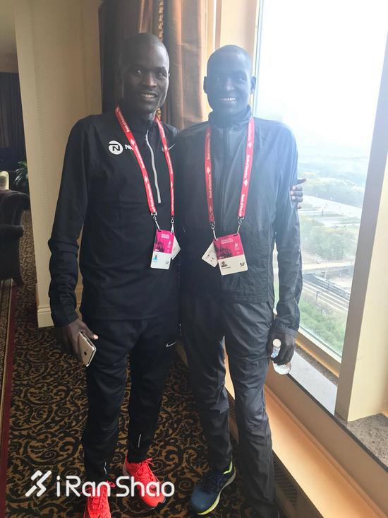 遗憾的是，在今年芝加哥马拉松赛场上，还是因为旧伤困扰，他在23公里处宣布退赛了。