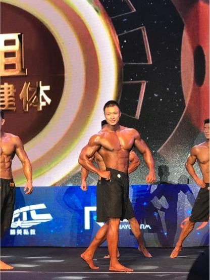 全场健体决赛年龄最小选手，来自中国的孙晨，获得大学生健体F组决赛前十；