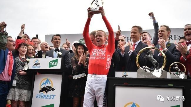 ▲图/TheAustralian，「红达时」的骑师麦维凯(中)