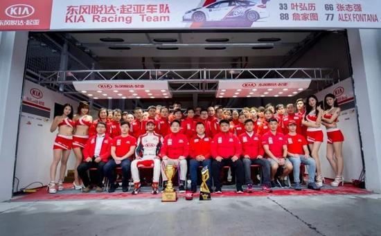 东风悦达起亚车队合影