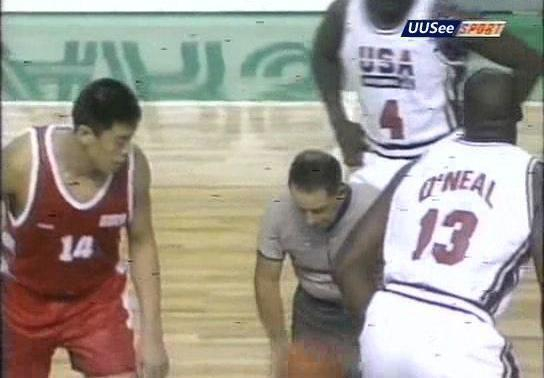 单涛在CBA一直打到了38岁才退役，也算CBA的一块活化石了。对于单涛，用铮铮铁汉，侠骨柔情八个字形容再合适不过了。