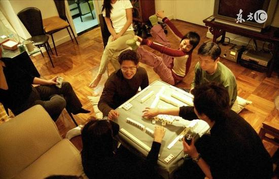 3、摸牌别犹豫，听牌别透露。