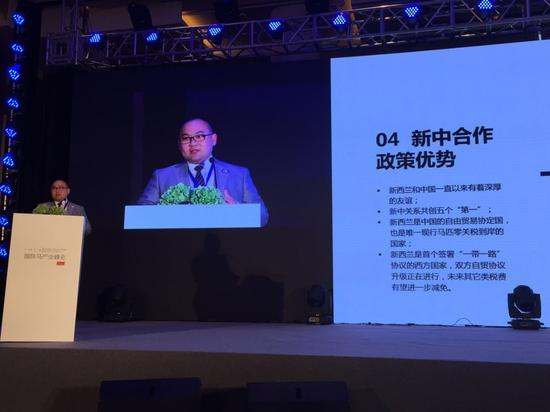 　新西兰华人赛马会总裁傅天一先生