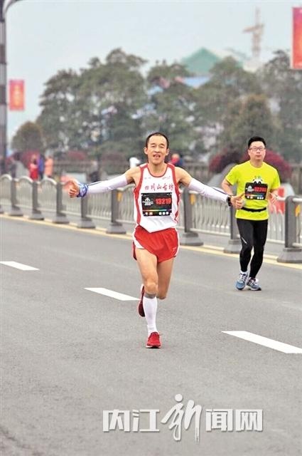 比赛中的肖昌怀（受访者供图）