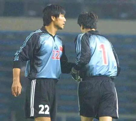 身披1号球衣的安琦，替换江津出场