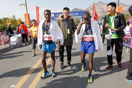 想尝试赤脚跑，应该注意啥