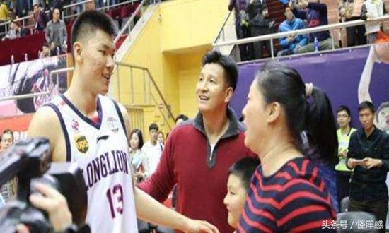 范子铭父母来看球