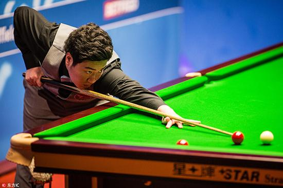 4月17日，英国谢菲尔德克鲁斯堡剧院，2017年斯诺克世锦赛首轮，肖恩·墨菲10-8颜丙涛。东方IC 图所有人都在谈论他
