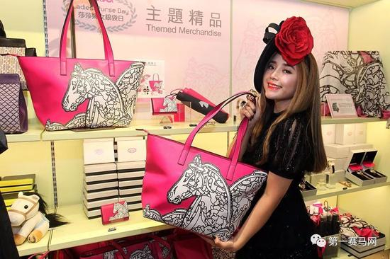 一系列主题精品限量发售，让爱美人士绽放美丽魅力，图香港马会