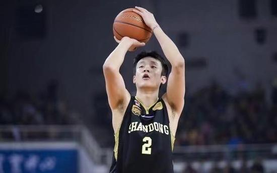 易建联，今年31周岁，正值职业生涯巅峰末期。让我们看看当今中国男篮的老大哥，灵魂人物的他在联赛前四轮的表现。