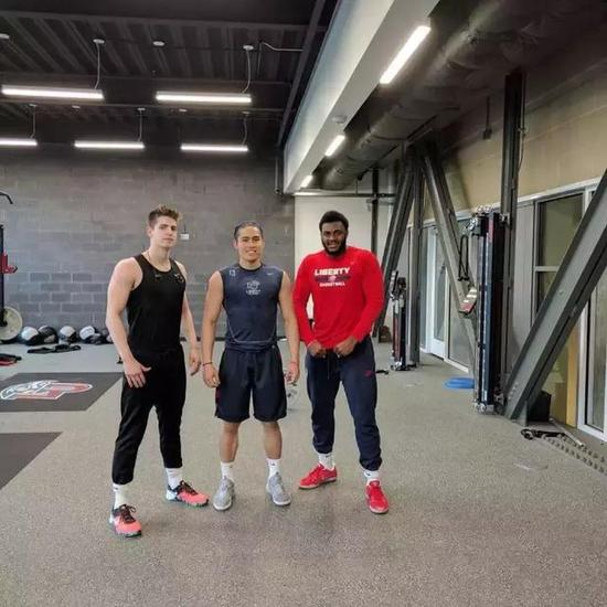 身高183cm，体重却有86kg